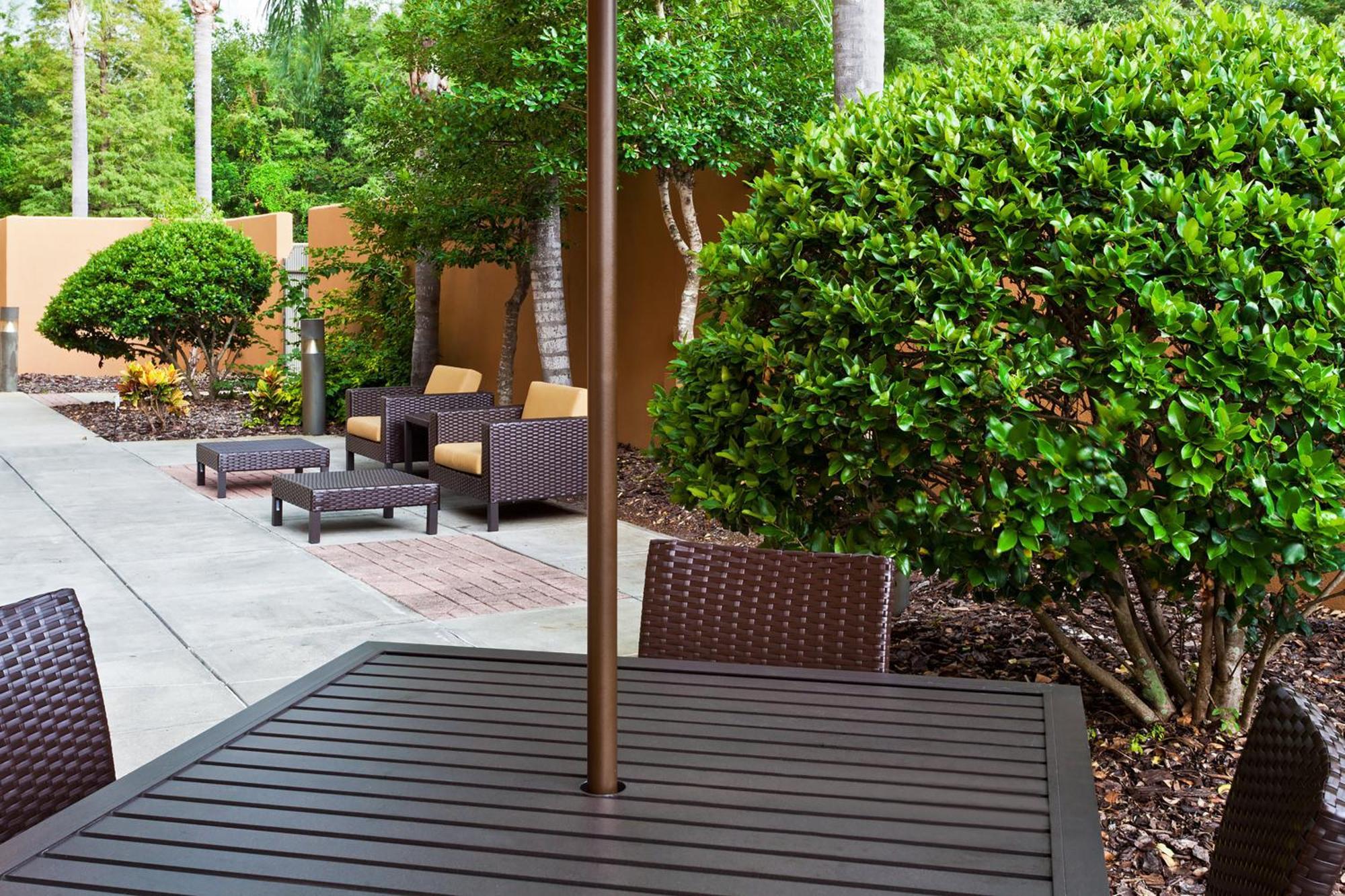 Courtyard Tampa Brandon Hotel Heartland Exterior photo