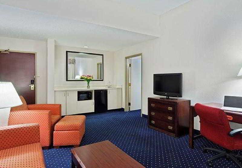 Courtyard Tampa Brandon Hotel Heartland Room photo