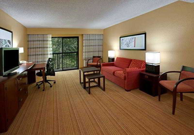 Courtyard Tampa Brandon Hotel Heartland Exterior photo